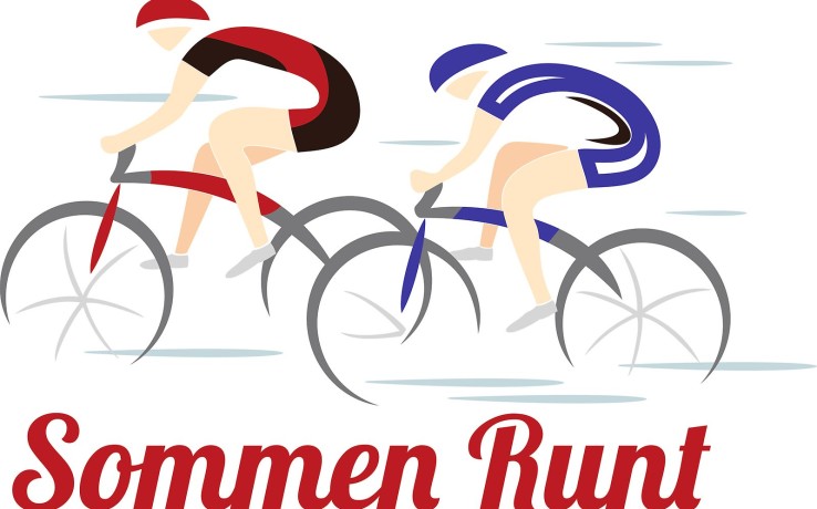 Illustration av två cyklister i röda och blå kläder som cyklar, med texten 'Sommen Runt' under.